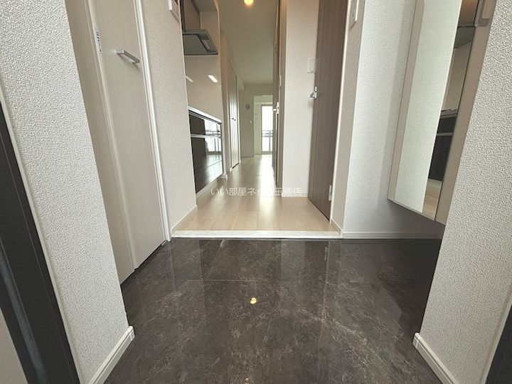 大阪府大阪市生野区中川西1(マンション)の賃貸物件の玄関