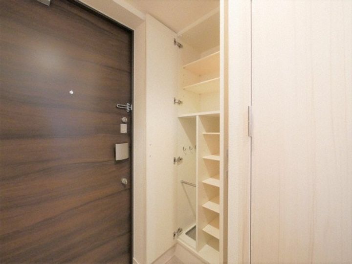 プレサンス京町堀ノースの玄関