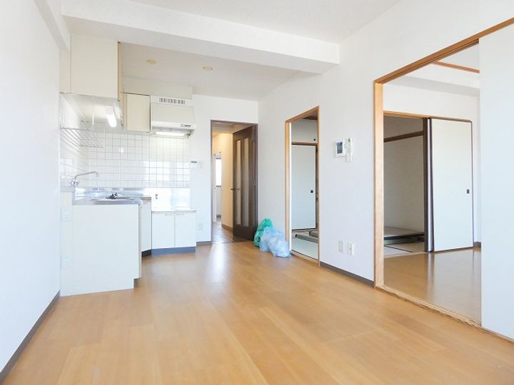 ファミーユ旭の居間