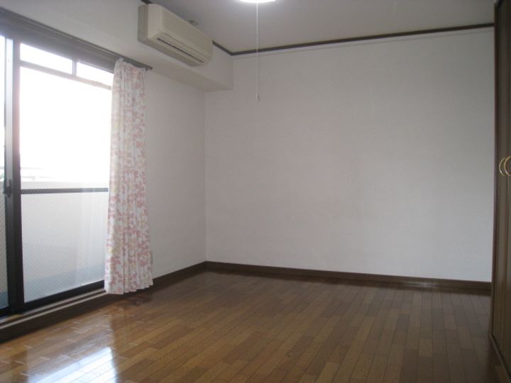 ラカーサ山科の居間