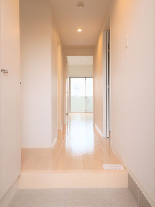 グレースコート新道の玄関