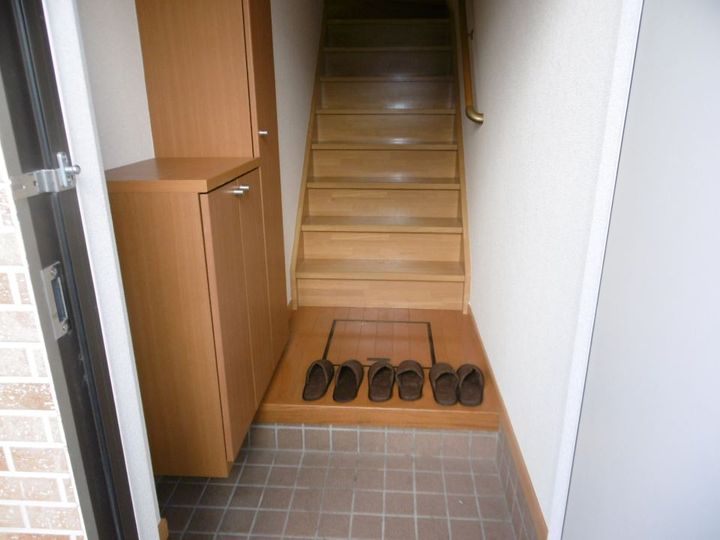 サンライズAの玄関