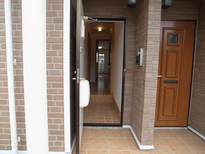 ヴィオラ Aの玄関