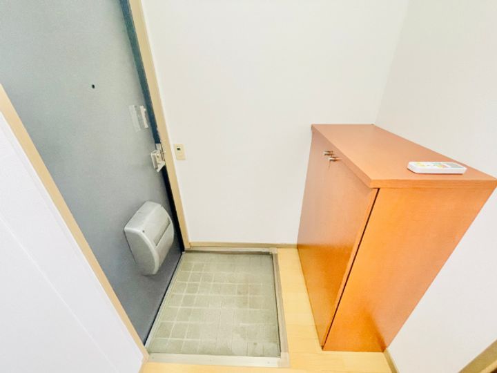 シャトルユタカの玄関