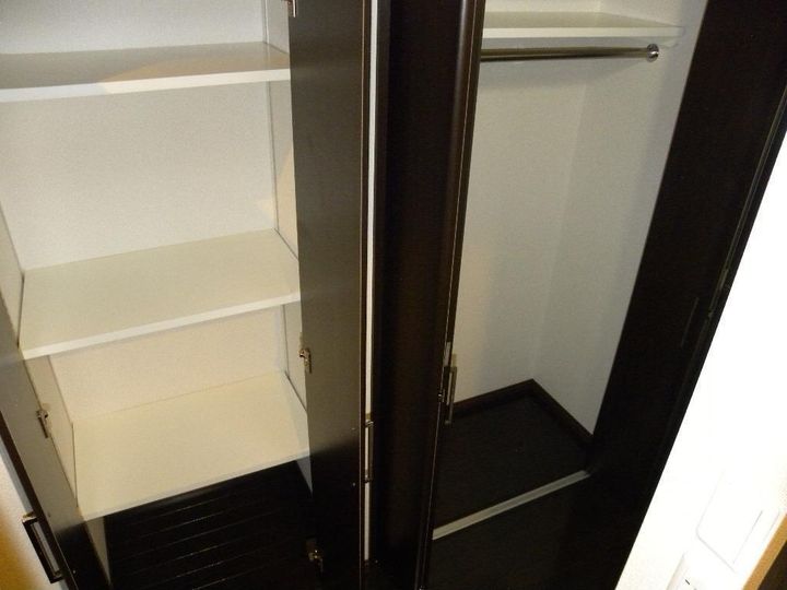 アルテマイスターデュノンの玄関