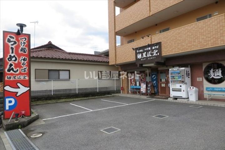 エレヴァートの周辺