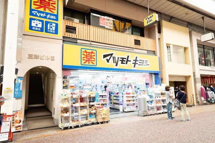 ヤッチャ・ミジョーカの周辺