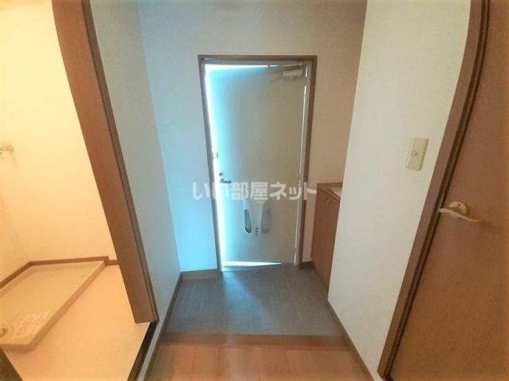栃木県宇都宮市平松本町(マンション)の賃貸物件の玄関