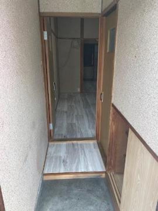 大阪府茨木市下中条町(アパート)の賃貸物件の玄関