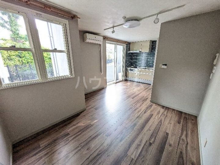 グエル・サカエ赤堤の居間