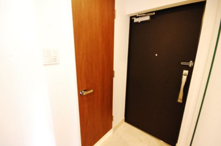 ガーデン東新宿の玄関