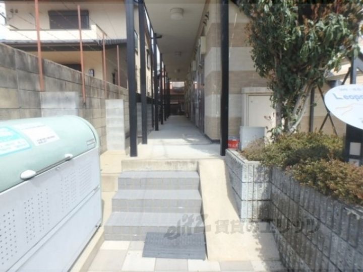 レオパレス西七条の地図