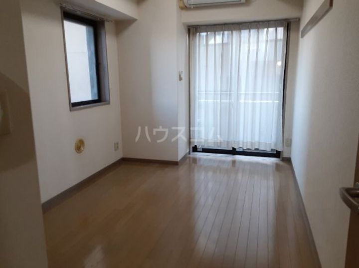 スプルースつつじヶ丘の居間