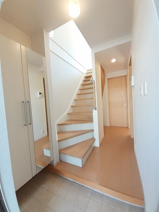 広島県東広島市西条中央3(アパート)の賃貸物件の玄関