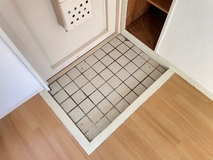 白銀シティハイツの玄関