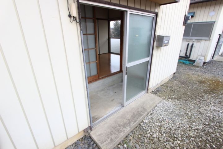 茨城県小美玉市栗又四ケ(一戸建)の賃貸物件の玄関
