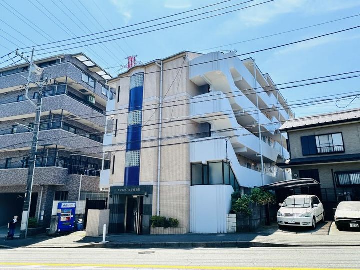 エスポワール岸根公園の外観