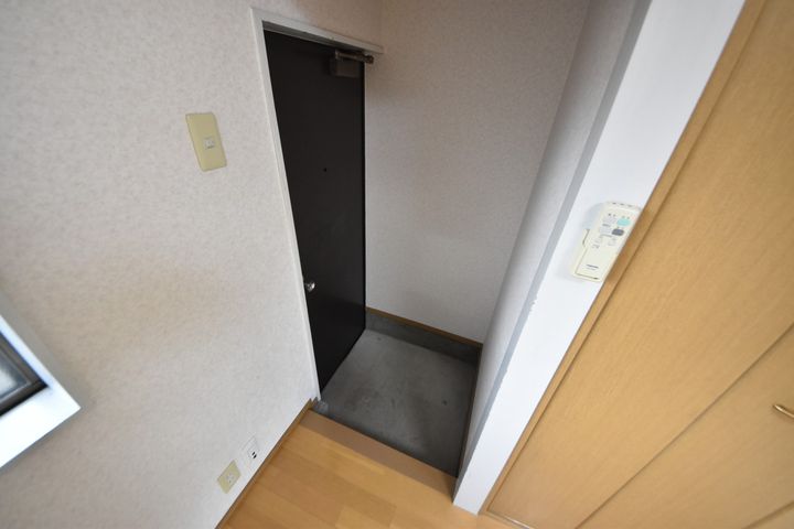 畑本ハイツの玄関