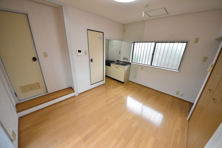 畑本ハイツの居間