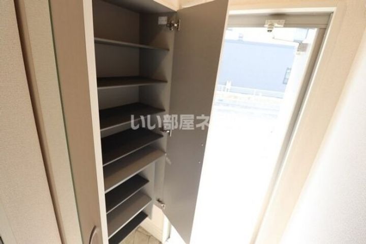 クラリス ティアラの玄関
