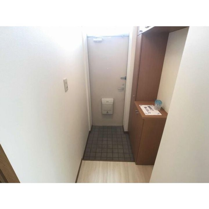 モダンピープルB棟の玄関