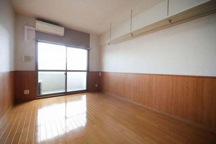 フォレスタ川崎医大西の居間