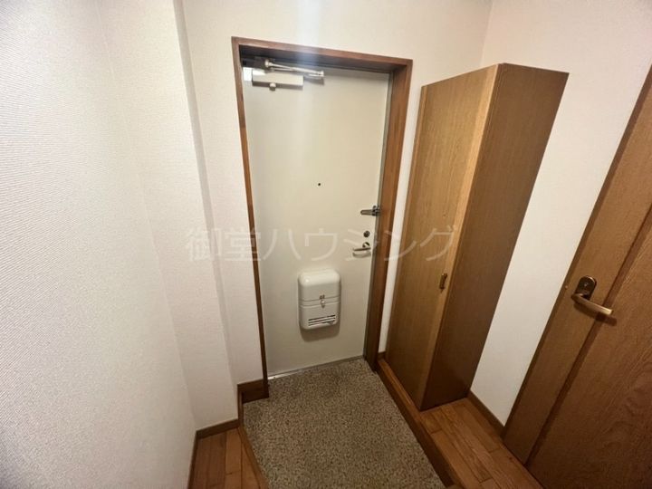 マルマン大阪マンションの玄関