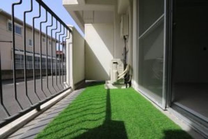 ファーレ岸の上の内装
