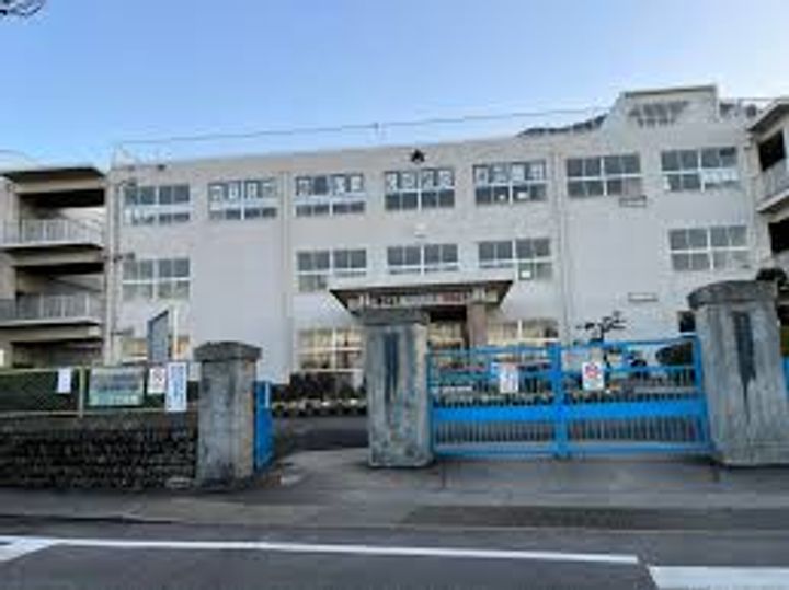 ファーレ岸の上の周辺