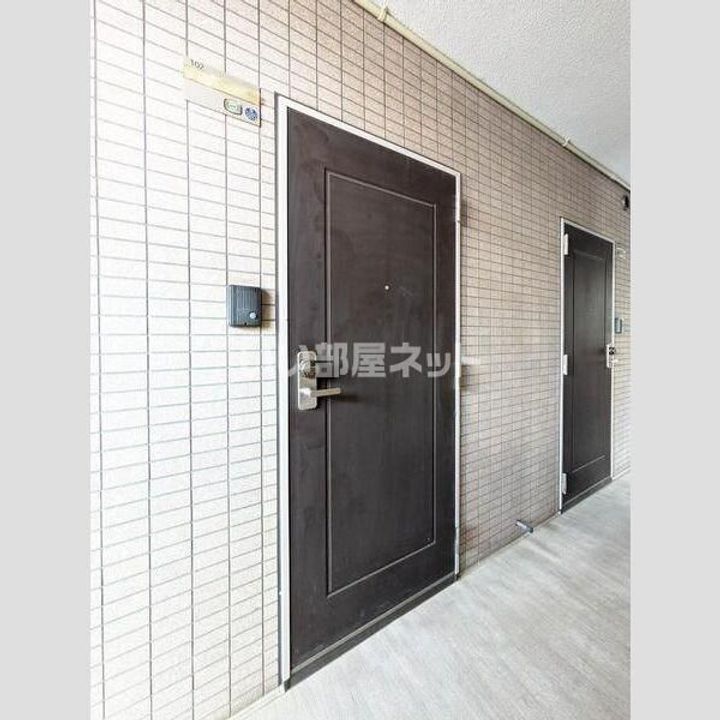 ドミトリー白根の玄関