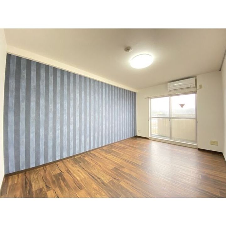 メゾンシグナス越前の居間