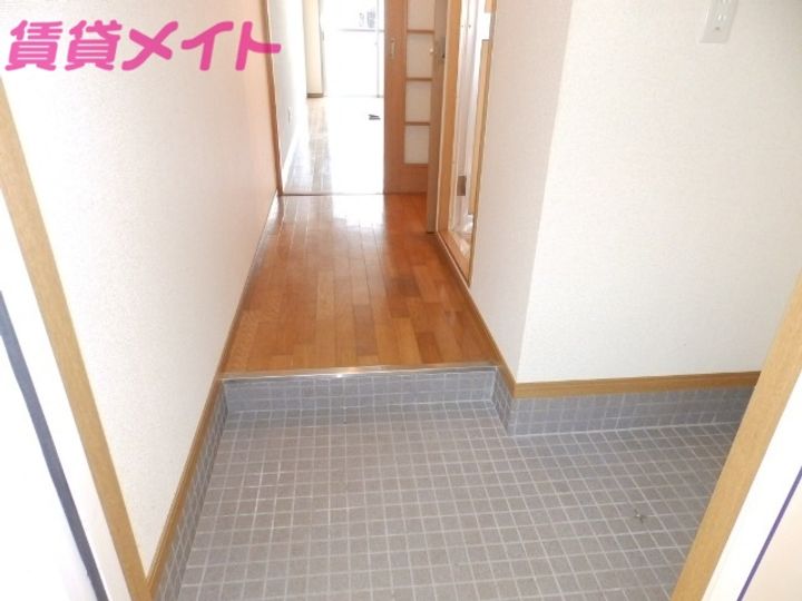 ハイツエリシャンの玄関