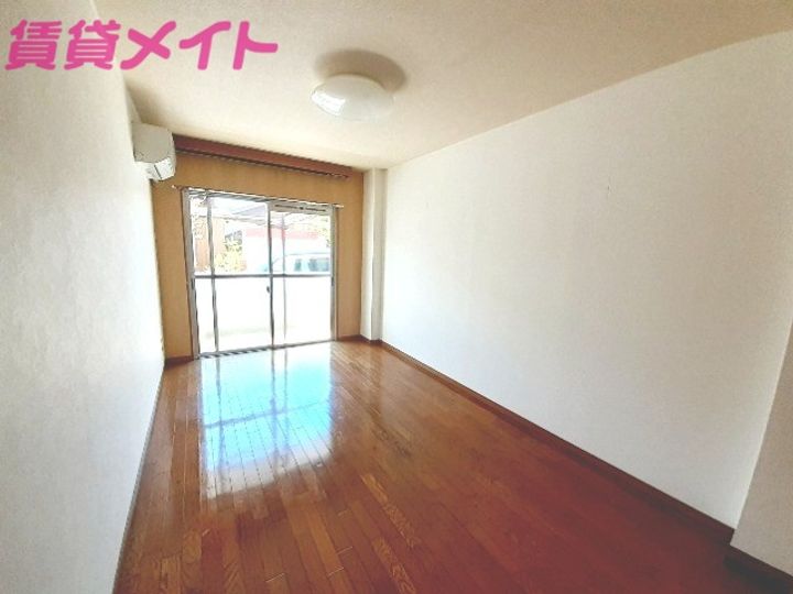 ハイツエリシャンの居間