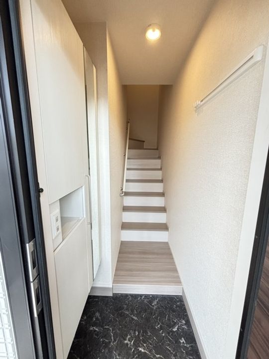 東京都町田市常盤町(アパート)の賃貸物件の玄関