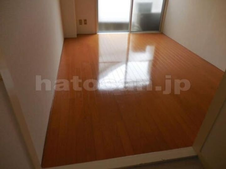 二葉ビルの居間