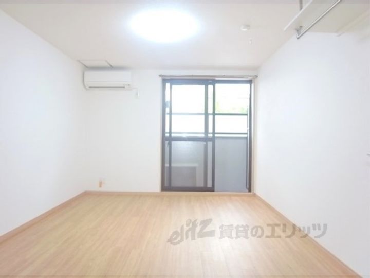 フラッティ上七軒の居間