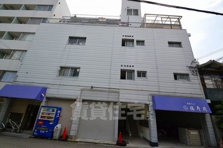 東三国第一マンションの外観