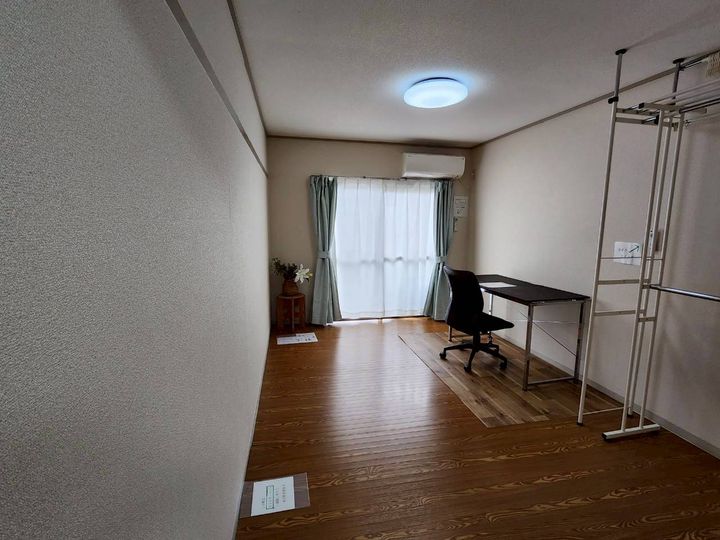 ハイジュネス山手の居間