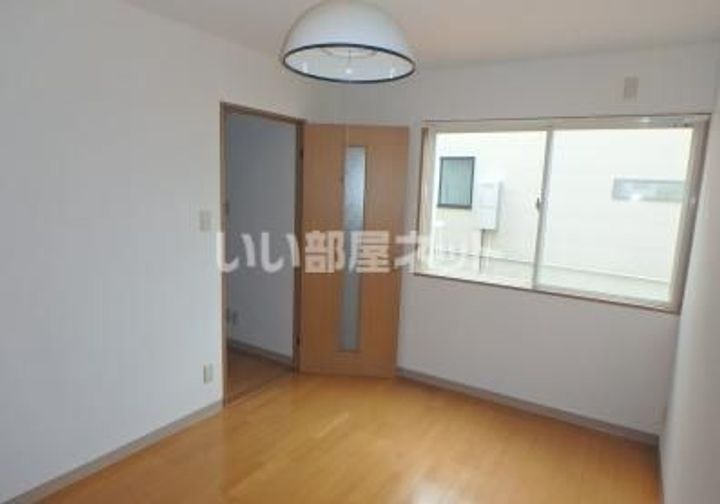 新潟県長岡市土合1(アパート)の賃貸物件の居間