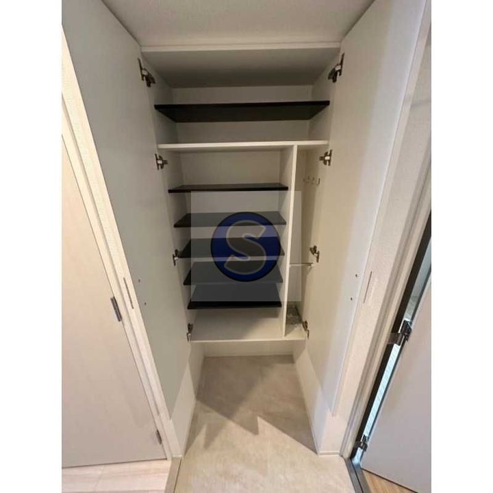 アプリーレ西本町の玄関