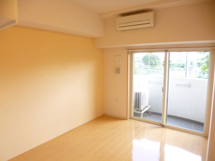 セレニテ新大阪2番館の居間