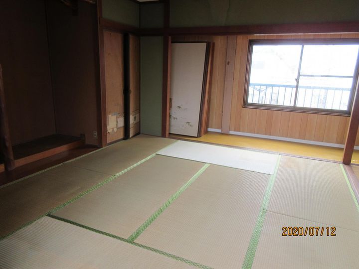 松永貸家の居間