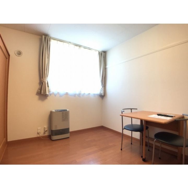レオパレス鳥取分岐の居間