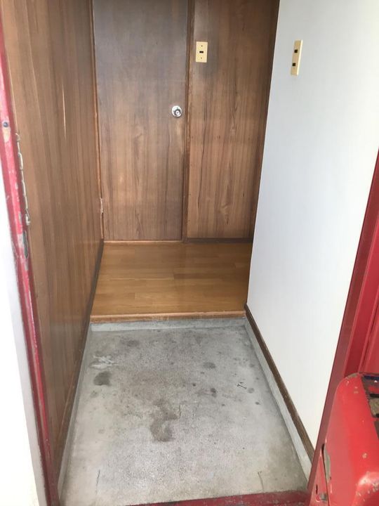 高橋マンションの玄関