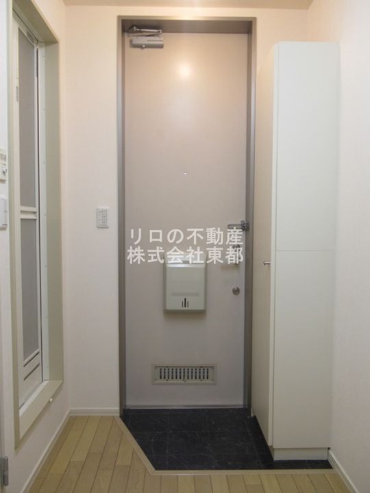 ファミール中野の玄関