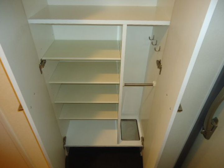 アーデン谷町の玄関