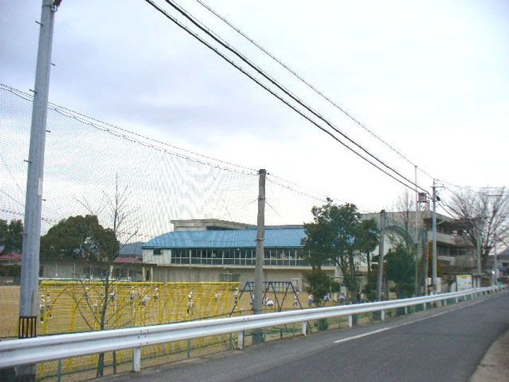 アンシャンテ IIの周辺