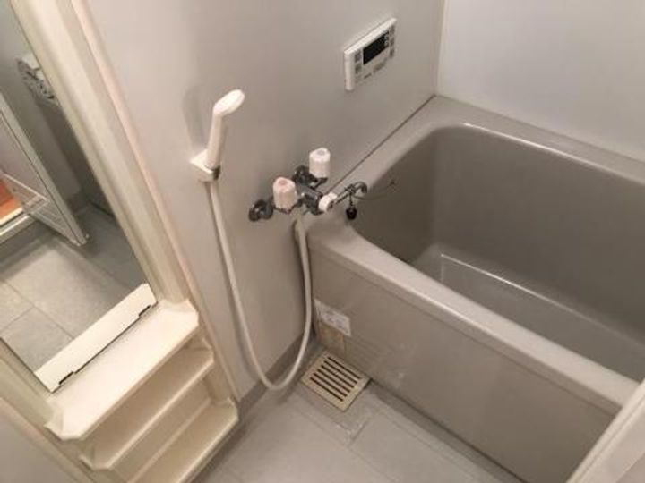 グリシーナの風呂