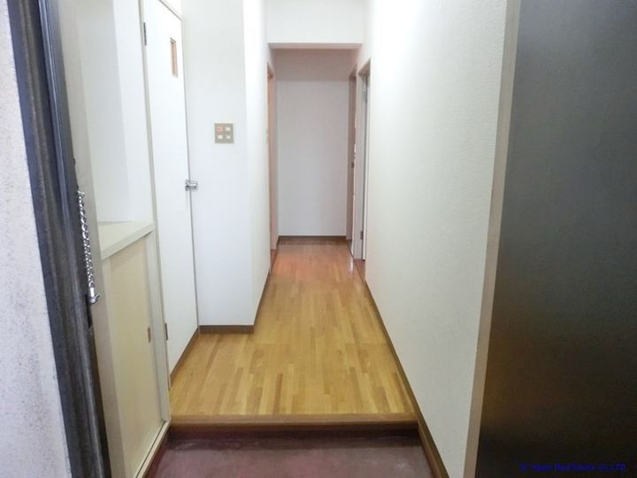 足立インターハイツの玄関