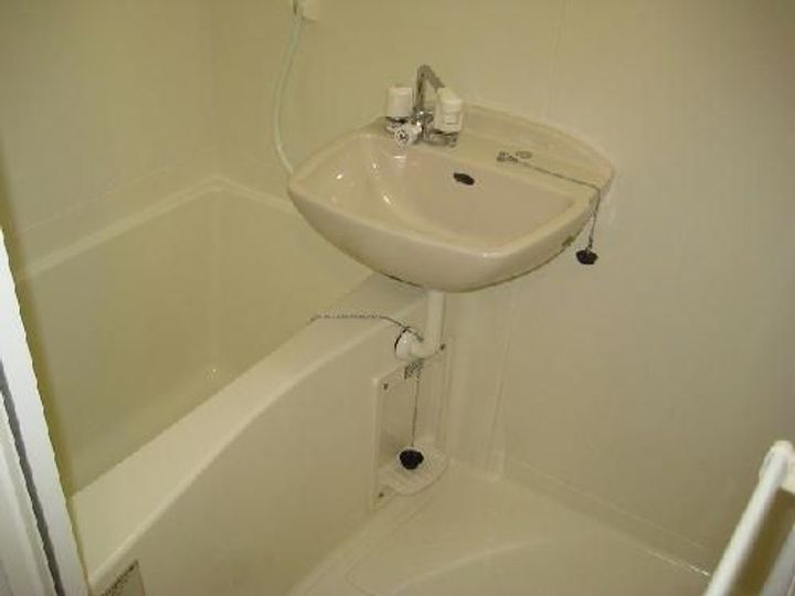 レオパレスセレッソ静波の風呂